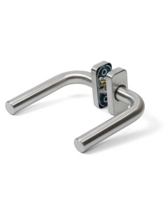 Juego de manillas recuperables ambidiestras realizadas en acero inoxidable AISI 304. Ideal para todo tipo de puertas de madera, 