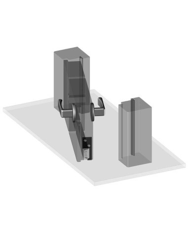 Accesorio que permite mediante una palanca la actuación del burlete automático en puertas pivotantes.