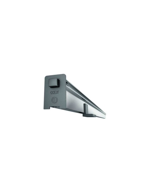Burlete automático para puerta corredera. Incluye un guiapuertas de suelo y bloqueo magnético de la puerta gracias a un juego de