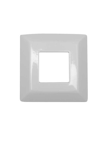 Chapa embellecedora para pie de barandilla realizada en aluminio. Se adapta al pie de barandilla 1017.