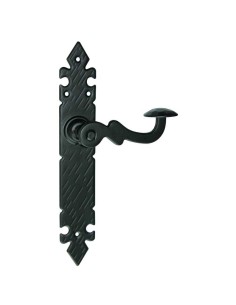 Juego de manillas realizadas en acero, acabado en óxido natural, motivo por el cual el tono que adquiere nunca es el mismo y pue